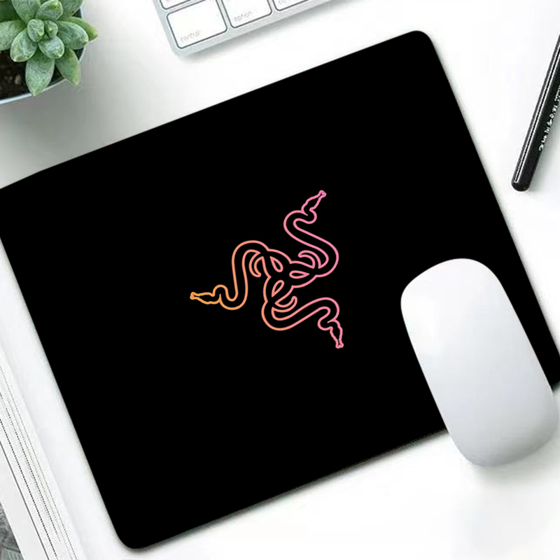 Razer Luxury Mouse Pad Anime G - Gaming Accessories For Laptop 评论和价格